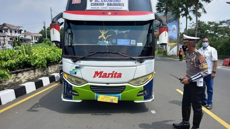 Tegas, Warga Luar Bogor Diputar Balik dari Kawasan Puncak