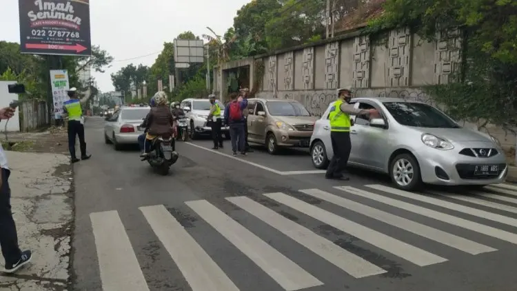 Nekat ke Lembang tanpa Surat Rapid Tes Antigen? Siap-siap Putar Balik