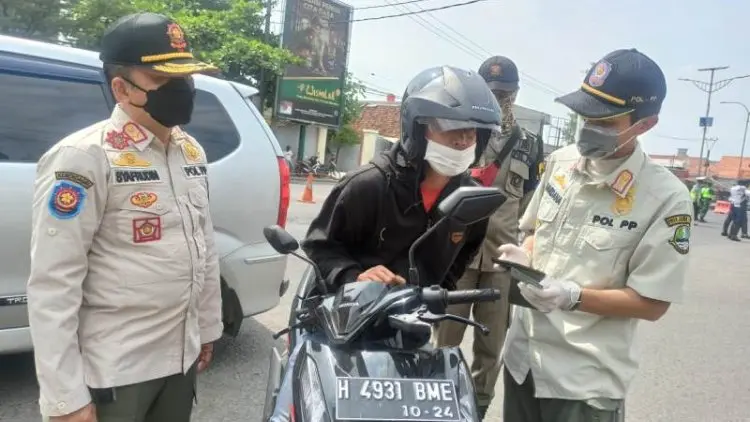 Checkpoint Losari Kembalikan Satu Pemudik Reaktif
