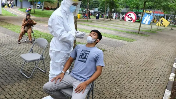 Foto: Tes Antigen untuk Pengunjung Taman Lalu Lintas