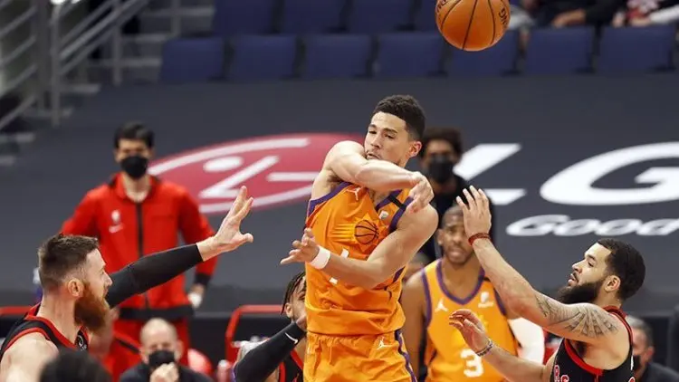 Devin Booker Cetak 34 Poin saat Suns Tundukkan Lakers 99-90