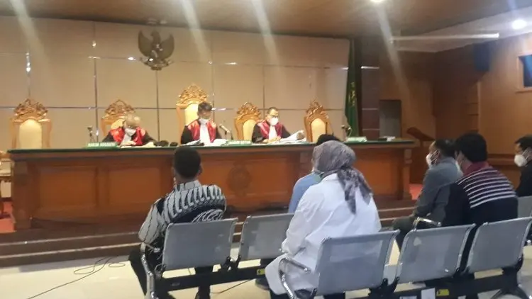 Terima Rp510 Juta, Hidayat Disuruh Bungkam Ade Jaro