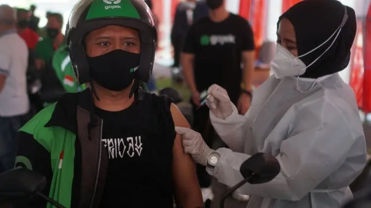 Gojek-Halodoc Dukung Pemerintah Kebut Vaksinasi Lansia