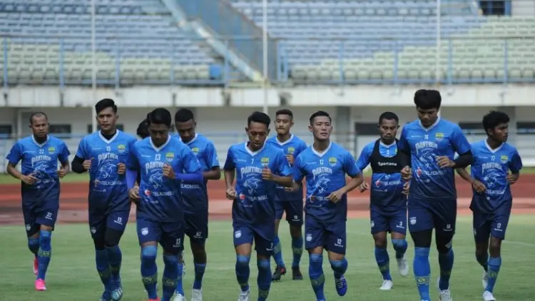 Mengenai Komposisi Ideal Persib, Ini Kata Robert