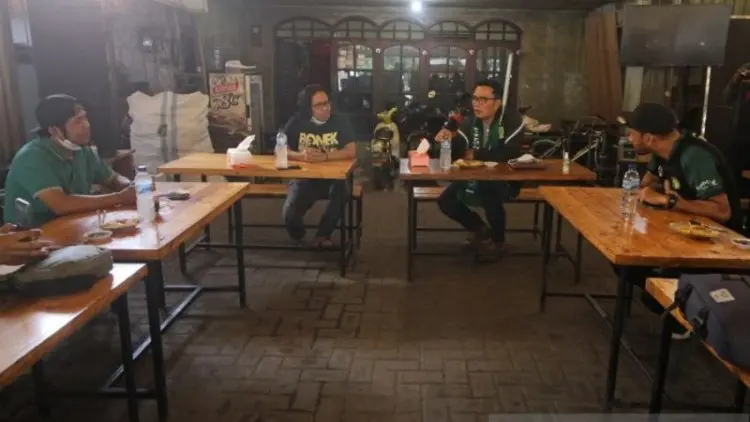 Ridwan Kamil 'Ngopi Bareng' Bonek di Surabaya, Apa yang Dibahas?