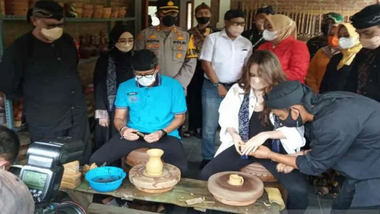 Gandeng Cinta Laura, Menparekraf Sandiaga Uno Promosikan Desa Wisata Cibuntu Kuningan