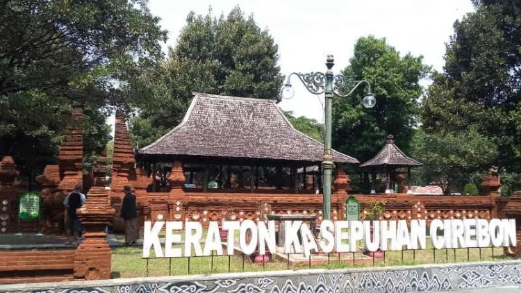 Libur Nasional, Keraton Kasepuhan Cirebon Banyak Dikunjungi Wisatawan