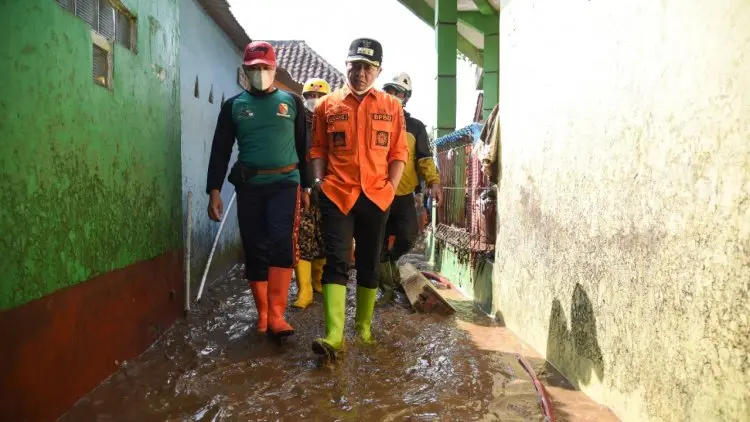 Bupati Bandung Tinjau Penanganan Banjir Cisunggalah