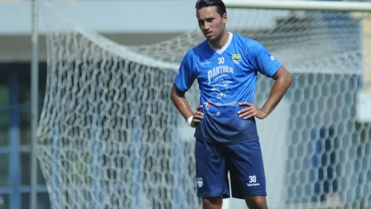Ezra Walian Menanti Kabar PSSI Soal Timnas Indonesia
