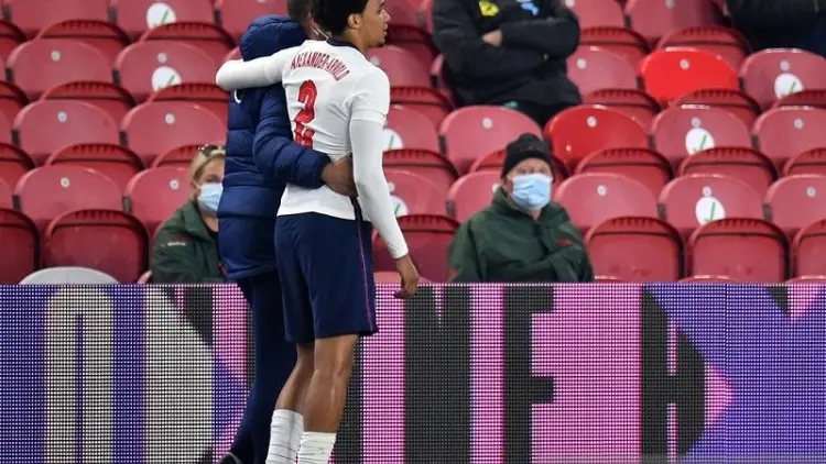 Cedera Akhiri Mimpi Alexander-Arnold Berkiprah di Euro 2020