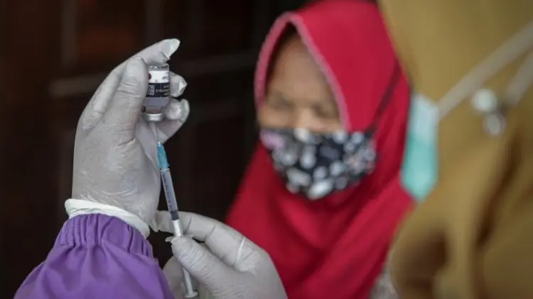 Ternyata Ini Alasan Lansia Renta Belum Layak Divaksin Covid-19