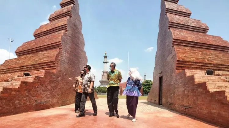 Keren Alun-alunnya, Bahagia Warganya (1)