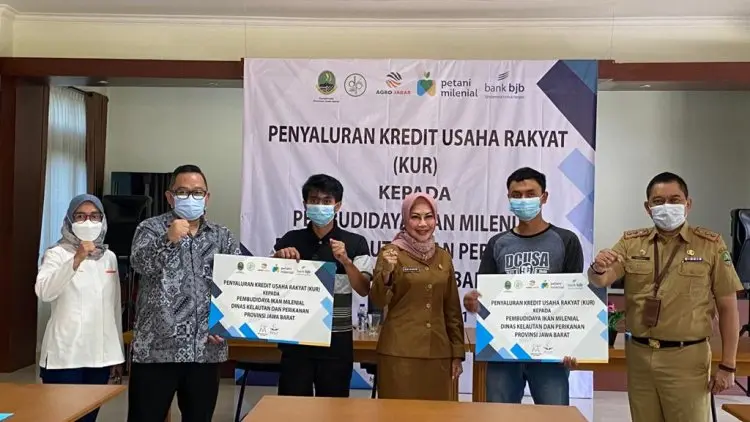 bank bjb Salurkan KUR pada Pembudidaya Ikan Petani Milenial Jabar