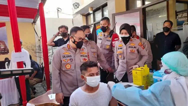 Polrestabes Bandung Gelar Vaksinasi Masal Bantu Pemerintah Cegah Covid-19 Menyebar
