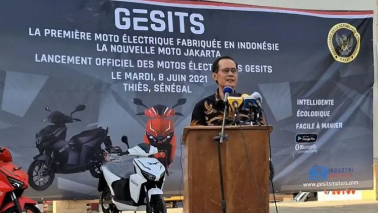 KBRI Dakar Promosikan Motor Listrik Buatan Tanah Air di Senegal