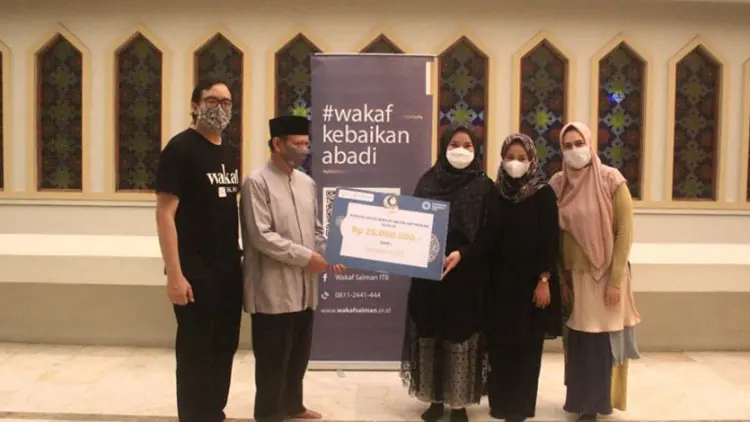 Wakaf Salman Sediakan Wakaf Mesin Air Minum Gratis