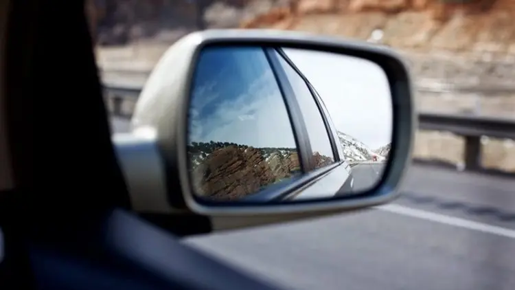 Tips Hindari Kecelakaan Akibat Blind Spot