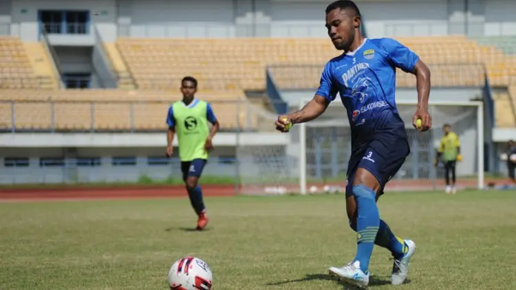 Persib Asah Tendangan Penalti