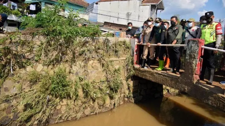 Tanggul Cisunggalah Jebol, Dadang Langsung Bangun TPT