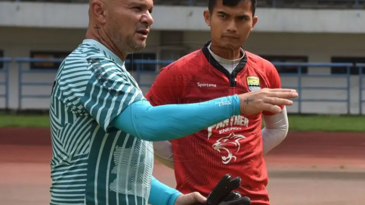 Dhika Bhayangkara Menunggu Nasib, Bertahan atau 'Ditendang'?