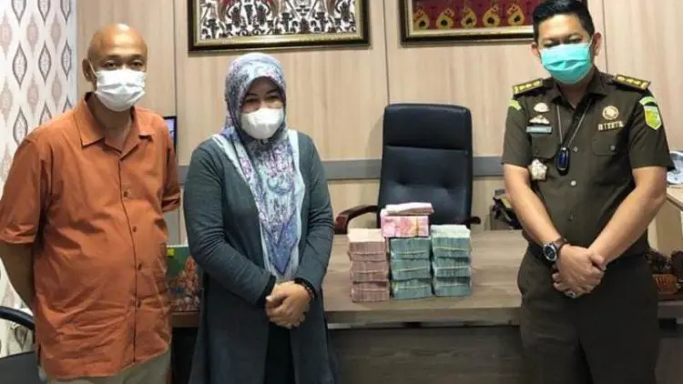 Tersangka Korupsi Mantan Kades Sukawangi Kembalikan Uang Kerugian Negara 