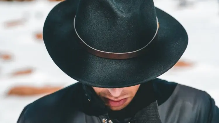 Apakah Topi termasuk Simbol Orang Nasrani?