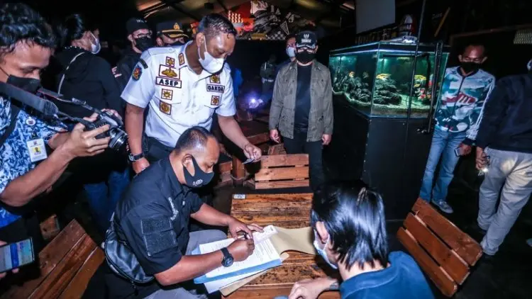Bima Sidak Malam, Dua Kafe Bandel Dikenai Sanksi Denda