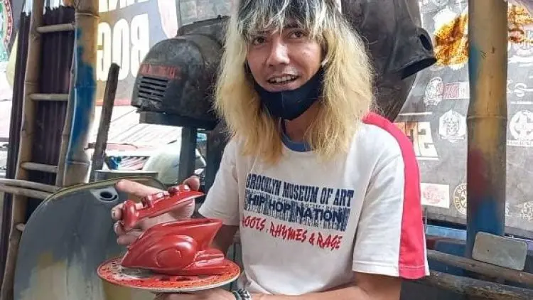 Keren! Warga Megamendung Produksi Miniatur Vespa dari Limbah