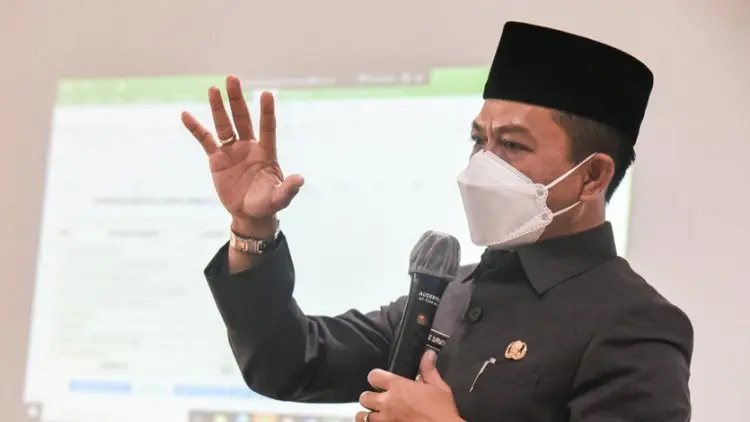 PPKM Mikro Hingga Istighosah, Menekan Wabah di Zona Merah