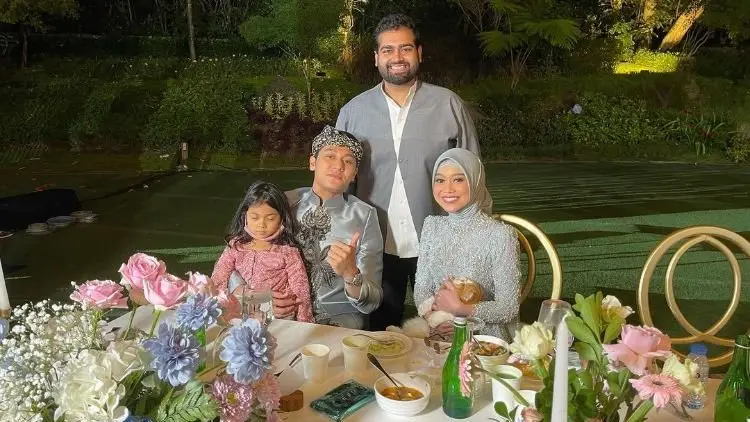 Sosok Rakesh Bhagwandas, Desainer Langganan Artis