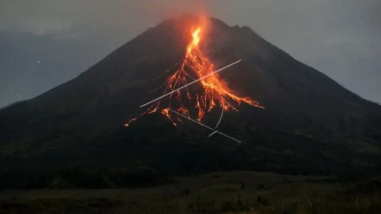Gunung Merapi Keluarkan Guguran lava Sejauh 1,5 km