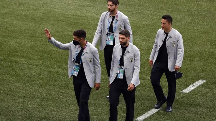 Italia Tunda ke London, Ada Apa?