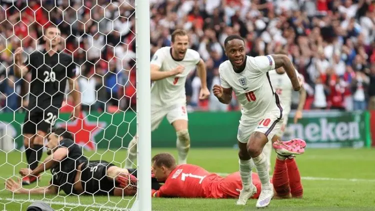 Sterling, Kane Bawa Inggris Lewati Jerman di Babak 16 Besar