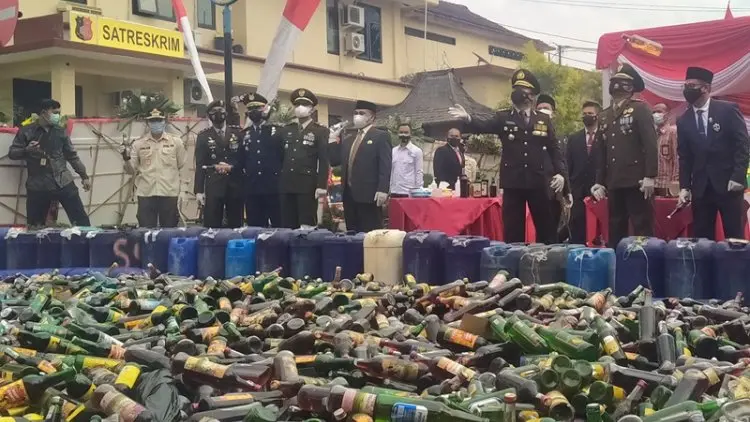 Forkopimda Kabupaten Bandung Musnahkan Puluhan Ribu Botol Miras