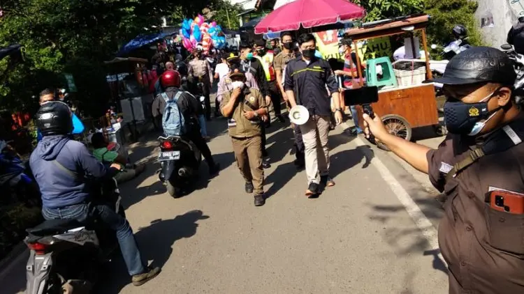 Pesepeda Putar Balik, Pasar Kaget Cidadap Dibubarkan