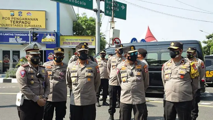 Kabaharkam Polri Cek Posko Penyekatan PPKM Darurat di Bundaran Waru