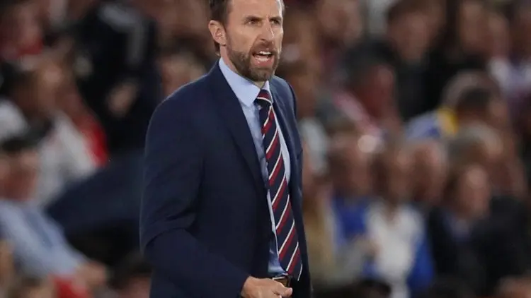 Pesan Mou ke Southgate, 'Jangan Tergoda Formasi 3 Bek'
