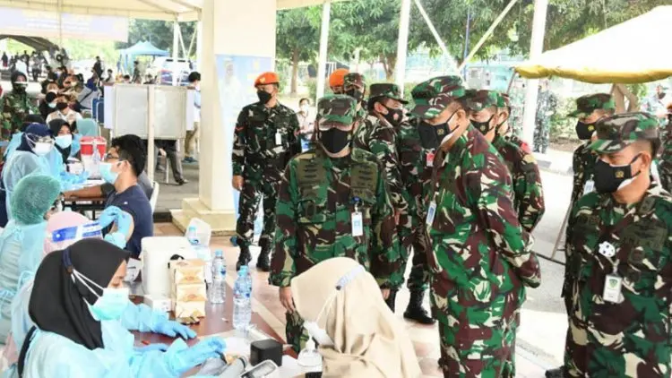 Kasau Tinjau Serbuan Vaksinasi di Wisma Aldiron
