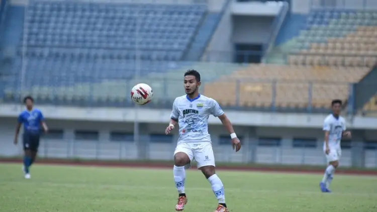 Ditendang Robert Alberts, Zola Menuju Persela Lamongan