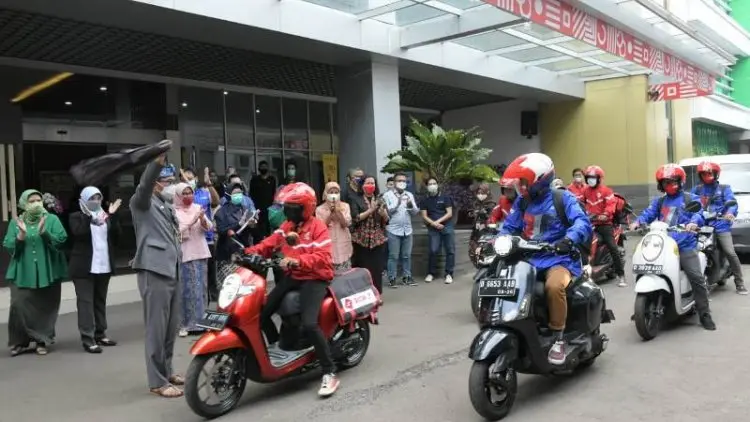 Ridwan Kamil Lepas Pengiriman Obat dan Suplemen untuk Warga yang Jalani Isoman