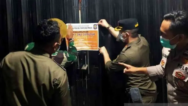 Dua Kafe di Cikarang Disegel Gegara Langgar PPKM