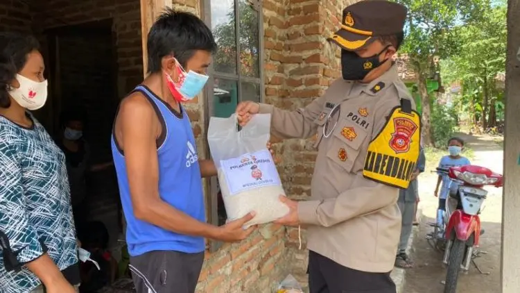 Polresta Cirebon Bantu Warga  Terdampak Covid
