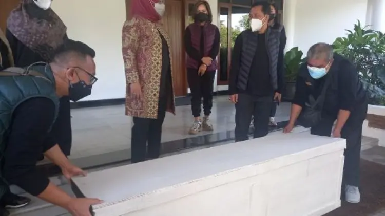 Terima Bantuan Peti Jenazah, Bupati Bogor Ajak  Gotong Royong