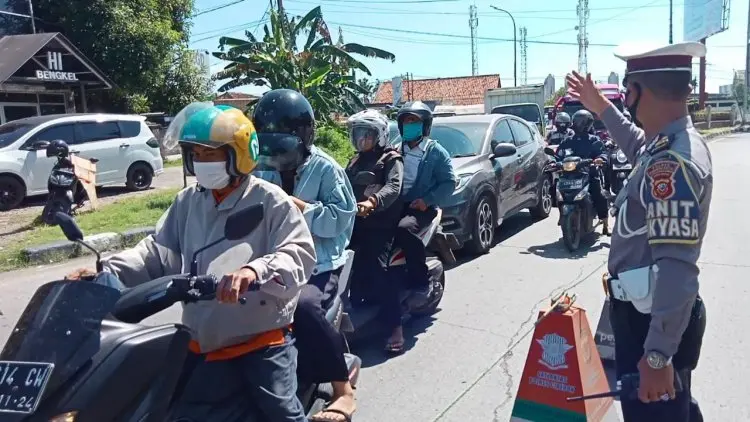 Ruas Jalan Kota Cirebon Ditutup Total