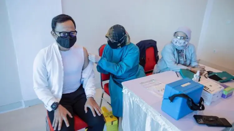 Bima Disuntik Vaksin Dosis Pertama