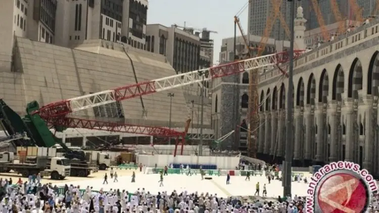 Duh, Crane Jatuh di Kanada Empat Orang Tewas