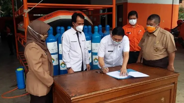 Ade: Krakatau Steel Isi 200 Tabung Oksigen per Hari ke Kabupaten Bogor 