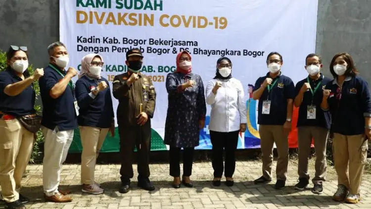 Kejaksaan dan Kadin Bogor Vaksinasi 3.000 Masyarakat