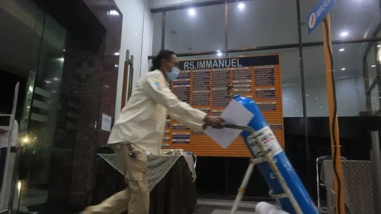Respons Cepat JQR: Kirim Tabung Oksigen ke Rumah Sakit Immanuel