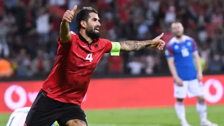 Lazio Bela Elseid Hysaj Usai Diserang Pendukung Garis Keras